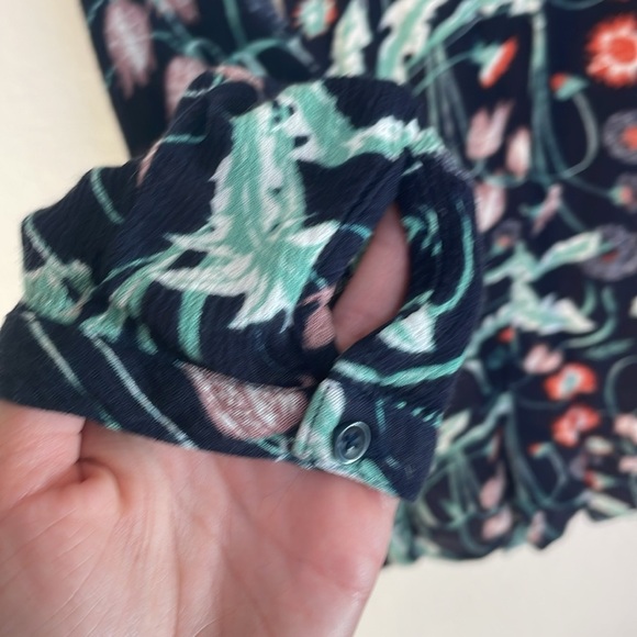 Hinge Nordstrom Navy Floral Romper Size Small With Pockets - Picture 3 of 7